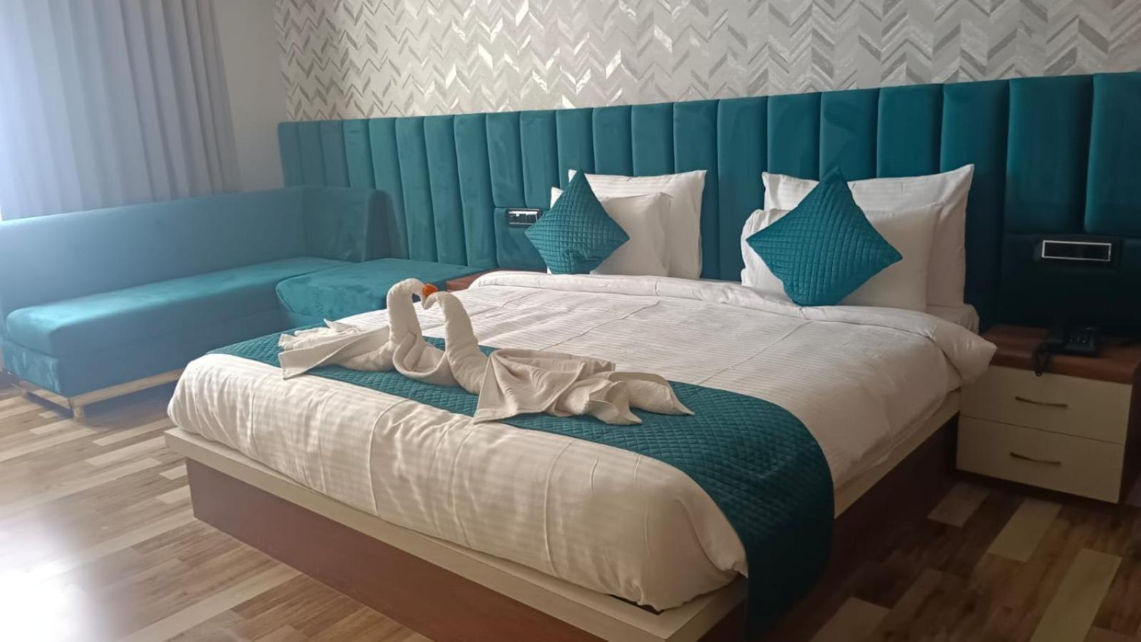 Hotel Golden Peacock Haridwar Exterior photo